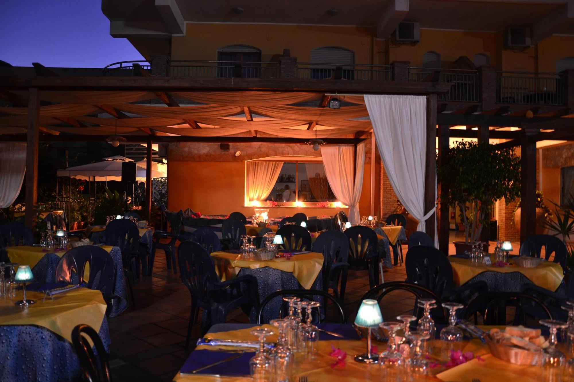 Hotel Solemar SantʼAlessio Siculo Dış mekan fotoğraf